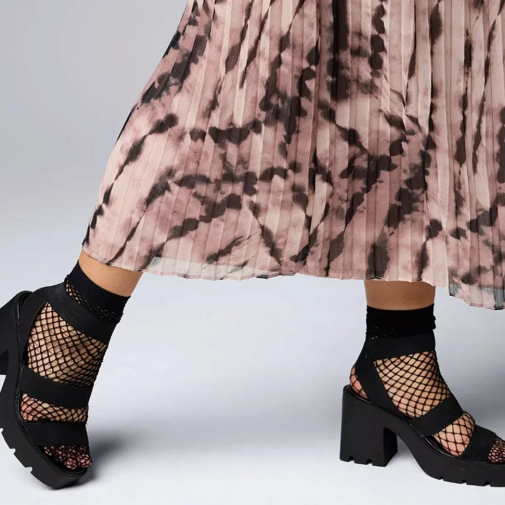 Vera Wang Pleated Midi Skirt - Picture 3 of 8